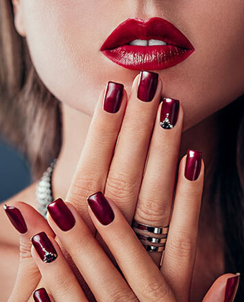 Маникюр и педикюр